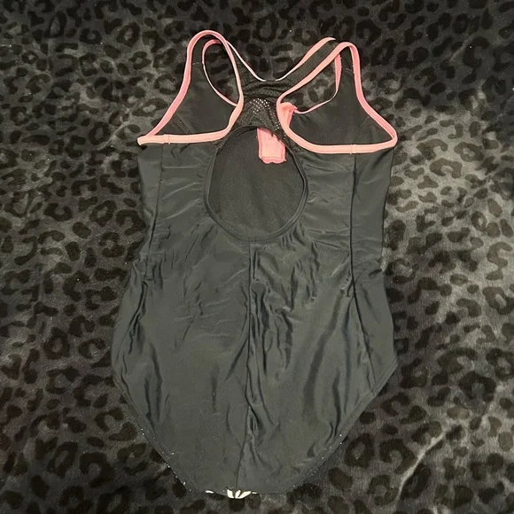 Girls 1 pc (x4) swimsuit bundle
